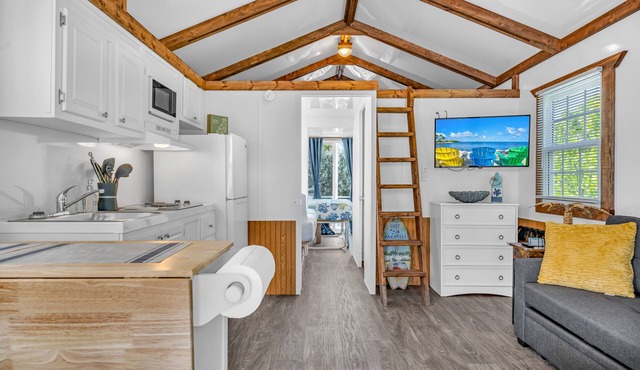 Aqua Lodge Rentals At Coconut Cay in Marathon