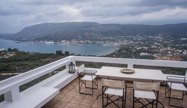 Architect designed Cretan Sea Vista in Chania