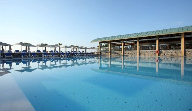Arina Beach Resort in Kokkini Hani