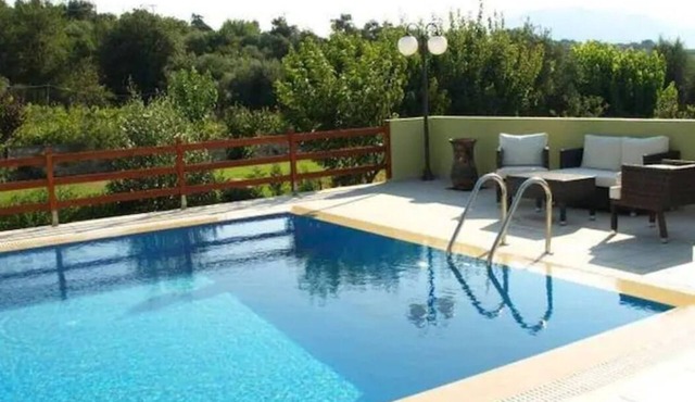 Artos Residence - private pool [May-October], garden, free parking in Agios Konstantinos
