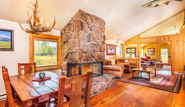 Aspens A1A: The Aspens- Great Deck with Mountain Views and Western Charm in Wilson