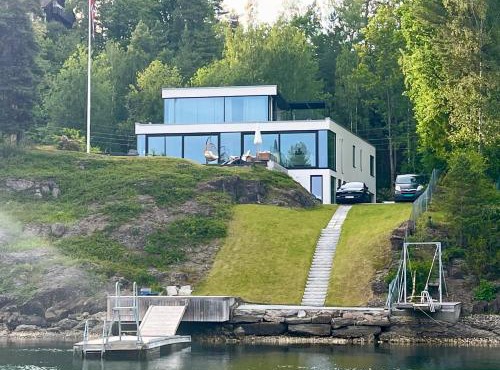 Beachfront apartment with private swimming dock in Oslo