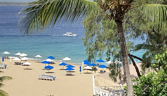 Beachfront Penthouse w/Elevator Exquisite Views 1 min walk to Beach/Restaurants in Sosúa