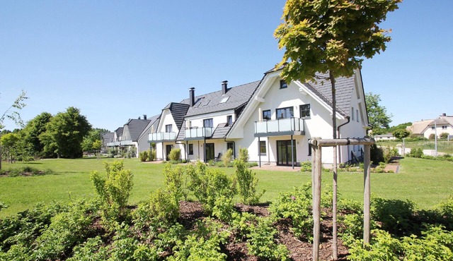 Beachfront vacation rental with a balcony, access to the pool and sauna - Rex Rugia in Mönchgut OT Lobbe