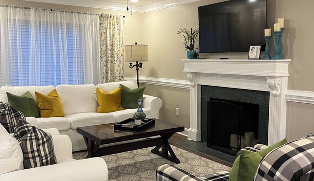 Beautiful 3 bed/2 bath with Private Suite in Lillington