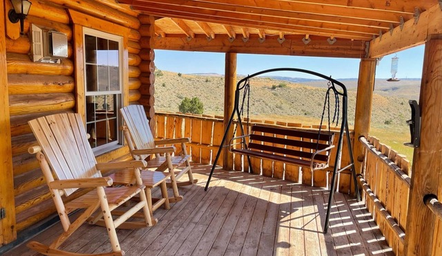 Beautiful Cabin! Fireplace, Deck, Pooltable! in Lander