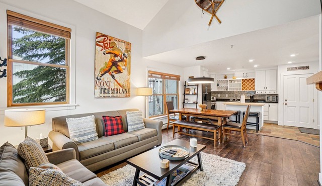 Beautiful Greyhawk Residence - 2BD/2.5BA - Private Hot Tub in Park City