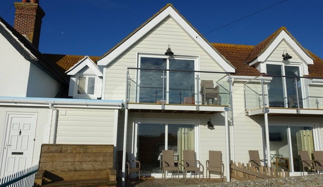 Beautiful Seafront Beach House in Selsey