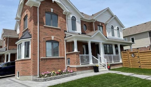 Beautiful & Spacious 1 Bedroom Apartment in Whitby