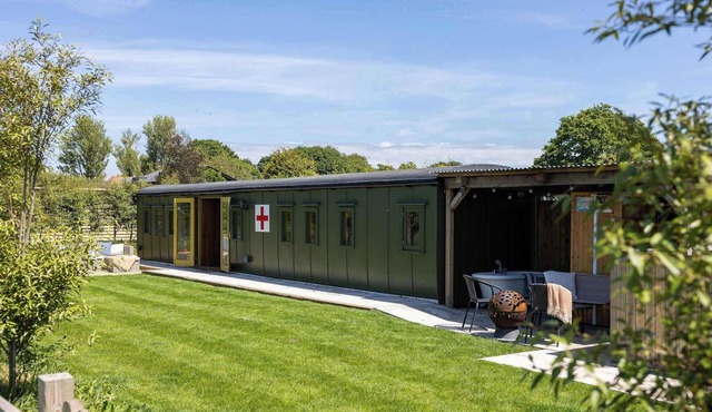 Beautifully Restored WW2 Carriage - Sleeps 6 in Batchmere