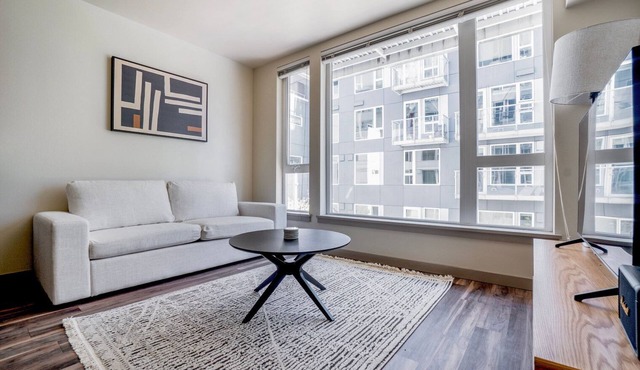 Blueground | Pike/Pine, balcony & elev, nr park in Seattle