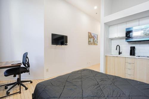 Boutique Studio For 2 Guest, Weekly Rental with Free Parking in Montreal