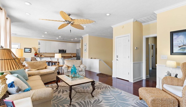 Bright, & beautiful, private pool, ocean view, 5 bedrooms, 6 baths, sleeps 14 in Ocean Isle Beach