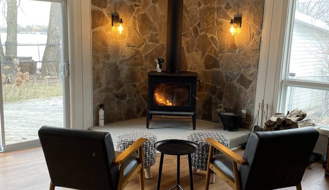 Bungalow by the Bay! Spot on Wellers Bay - PEC in Consecon