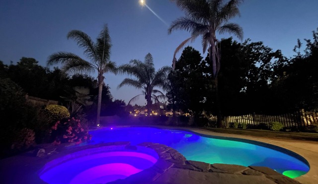California Tropical Refuge with Pool and Hot Tub accommodating large groups in Hollister