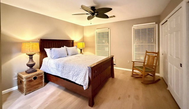 Charming 3-bedroom townhome with AC, WiFi in fabulous Gaithersburg in Gaithersburg