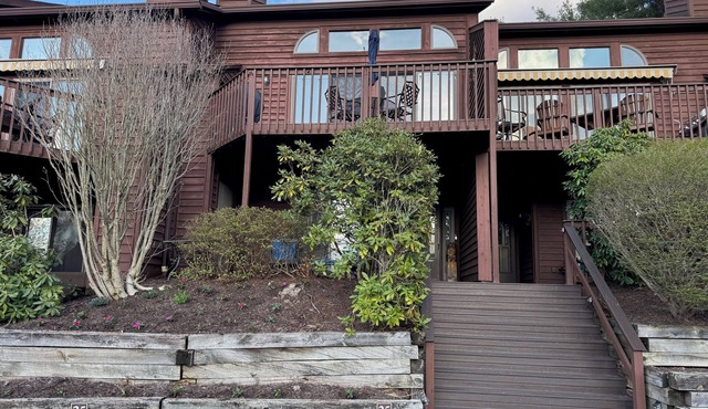 Charming & cozy retreat minutes to Wisp-lake & Mnt. views/access & indoor pool! in McHenry