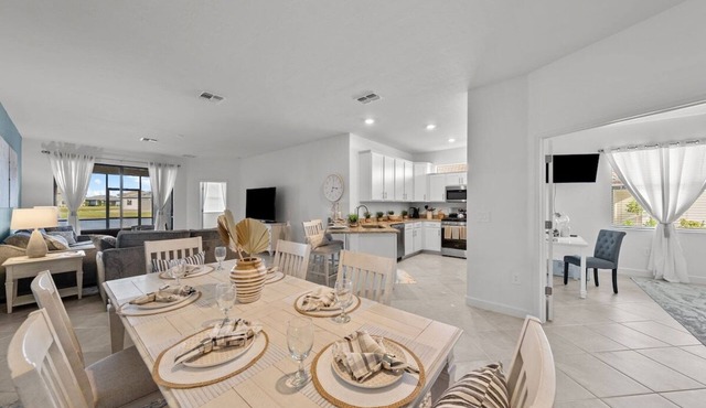 Chic and elegant waterfront home in Lorraine Lakes - Patsgang in Bradenton