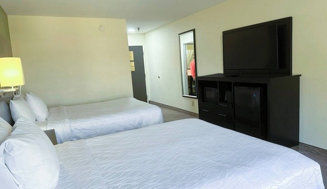 Clean Double Queen Room | 3 Rooms | Fun Stay Close to Berry College in Rome