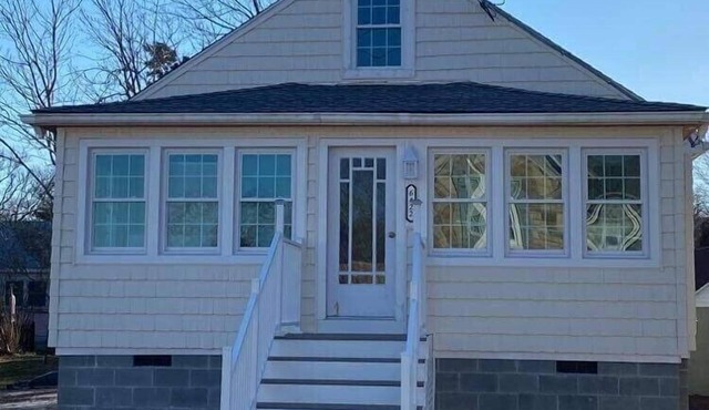 Cottage On Famous Chincoteague Island-Famous Wild Ponies in Chincoteague Island