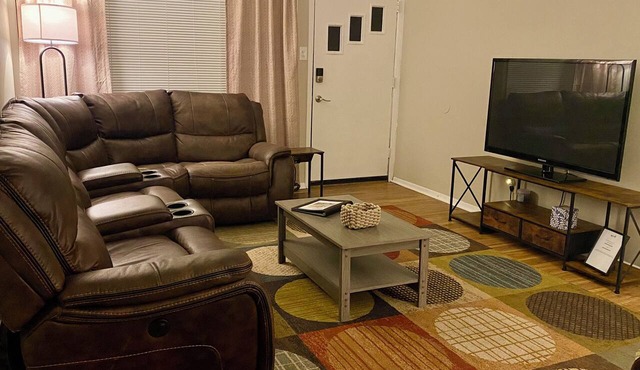 Cozy 4-bedroom 2-bath home near KSU Stadium in Manhattan