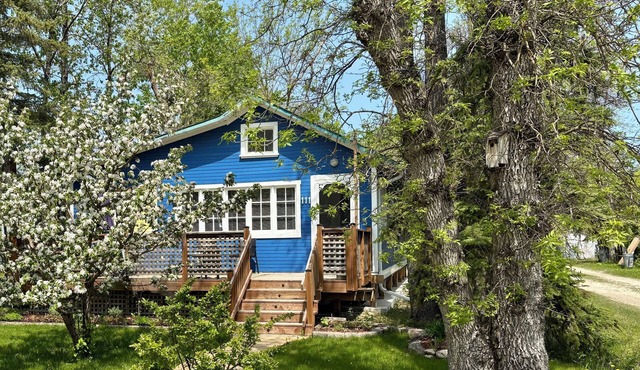 Cozy Cottage 1 block from Lake in Winnipeg Beach
