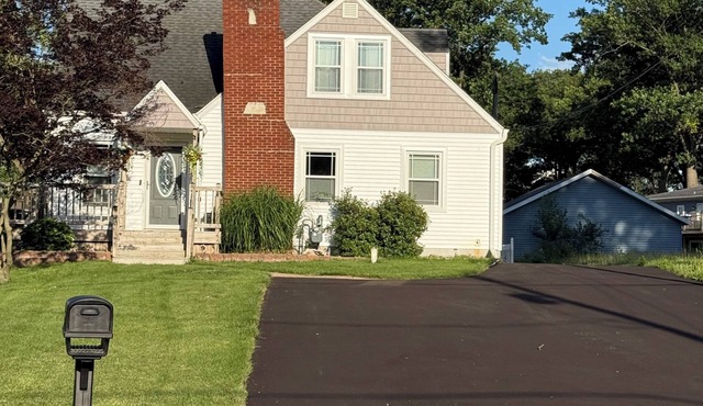 Cozy Lakehouse 2 minutes from Pine Lake in La Porte
