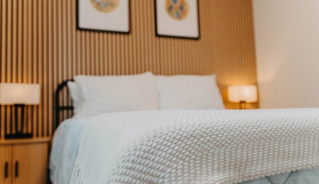 Cozy Modern 1BR Suite, Workspace, Laundry & Coffee in Langford