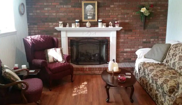 Cozy Rosecrest Suite, 1 min to I-75, full kitchen, sleeps 4, Safe area in Ringgold