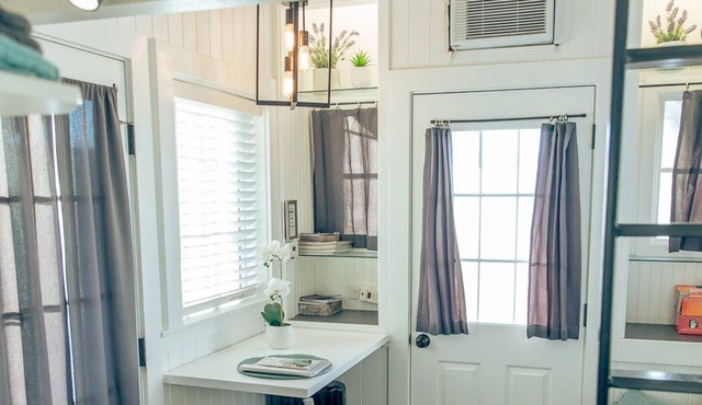 Cozy tiny house! Hot tub and super convenient location. in Draper
