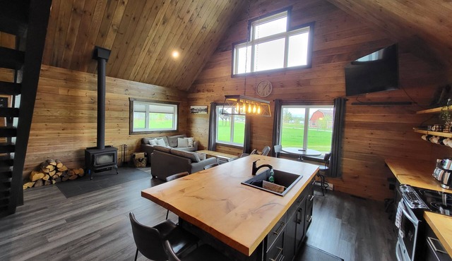 Cozy Waterfront Cabin on 20 Acres! in Lac du Bonnet