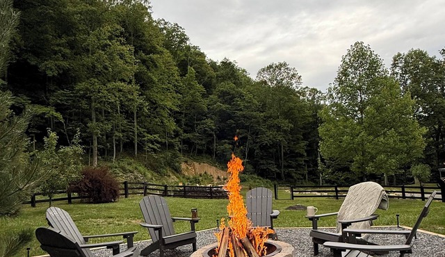 Creekfront Cabin Fire Pit Fenced Yard Near Crabtree Falls in Tyro