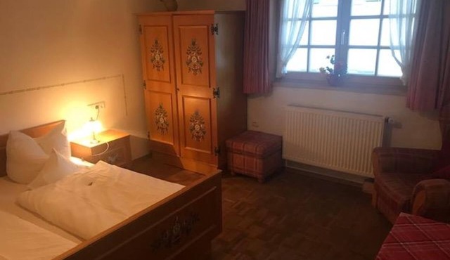 Double room (No. 3, from 7 nights) - Pension Zum Kirchenbauer in Oberammergau