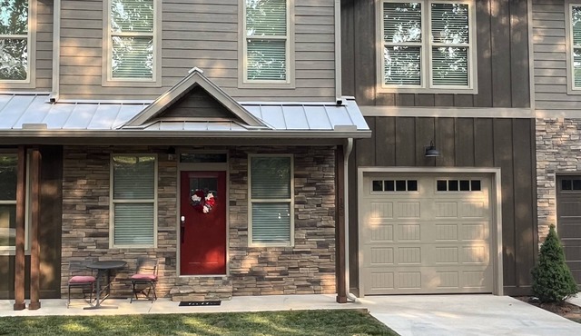 Downtown Clayton Townhouse in Clayton
