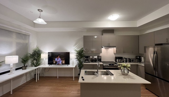 Elegant Whole Townhome In Woodbridge Estate Vaughan in Vaughan