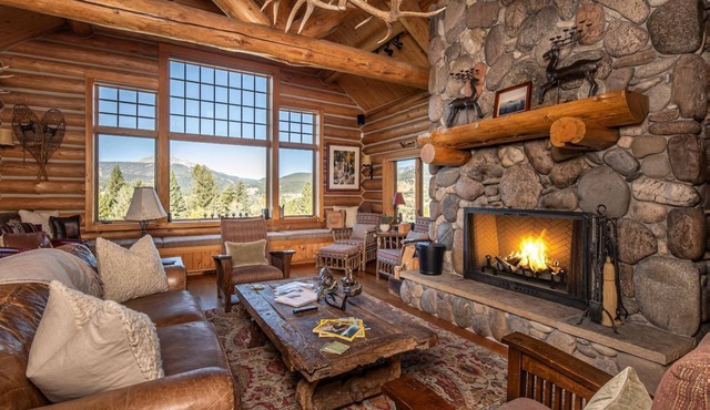 Enchanting Private Mountain Sanctuary! Spectacular Views in Big Sky