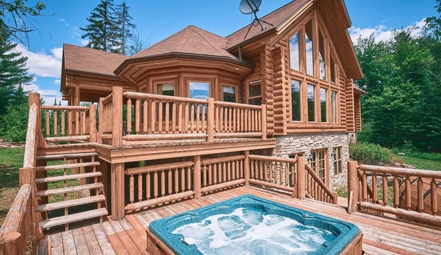 Family Chalet w/Sauna, Hot tub & Outdoor Pool in Mille-Isles