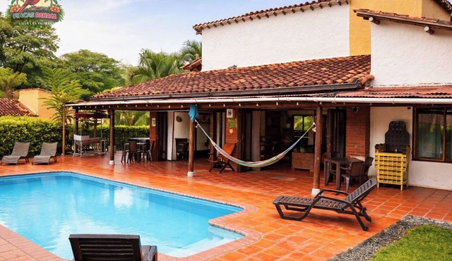 Gorgeous Colombian country-side retreat. Close to numerous attractions. in Quimbaya