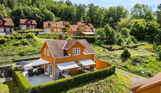 Gorgeous home in Risør with WiFi in Risør