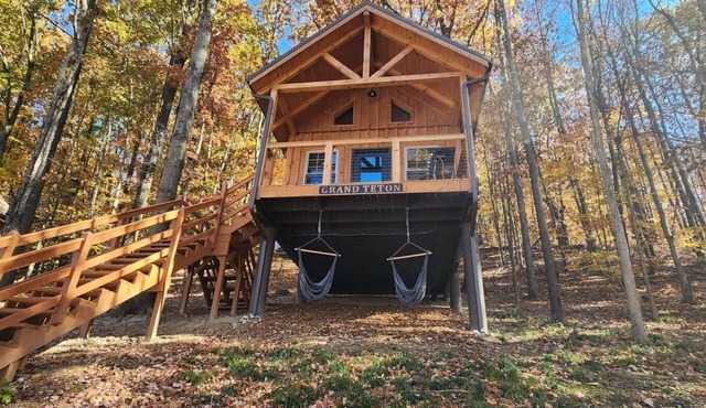Grand Teton/Lakeview 4-6 Person Midsize Cabin in Franklin Township