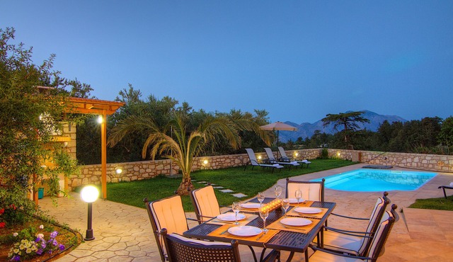 Green Paradise Luxury Villa In Crete in Τζαννακιανά