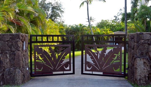 Hale Pono- Oceanfront, private, gated, great views, AC, large property in Haleiwa