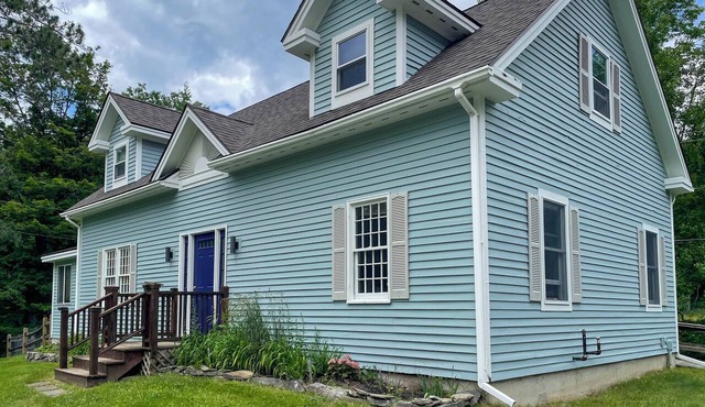 Hiking & Skiing Galore! Home in East Wallingford in East Wallingford