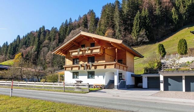 Holiday apartment with a balcony in Hopfgarten in Hopfgarten im Brixental