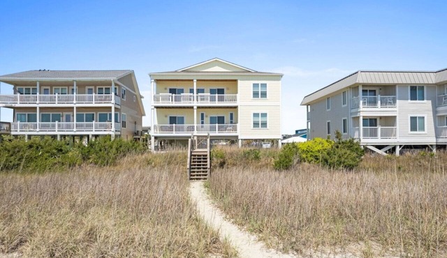 HYPNOTIC oceanfront w private pool/elevator in Holden Beach