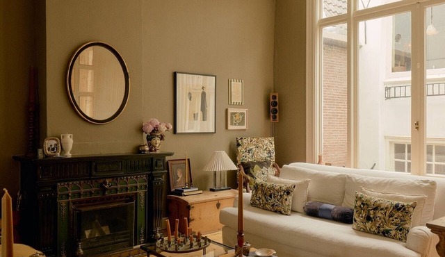Iconic 1632 Canal House (1900+ sq ft, Renovated) in Amsterdam