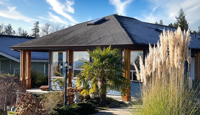 Kin Ranch - A Peaceful Garden Oasis with Luxe Views in Sechelt