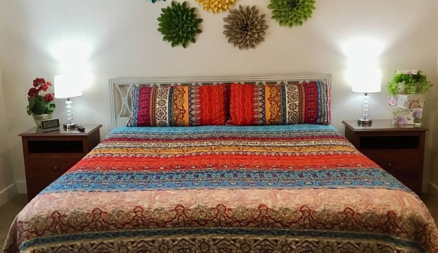 King Bed Entire Suite No Cleaning Fee Private Entrance in Johnstown