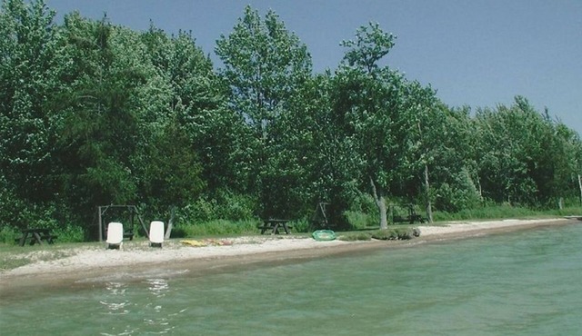 Lakefront Cottage - Beautiful Grounds and Large Sandy Beach in Cheboygan