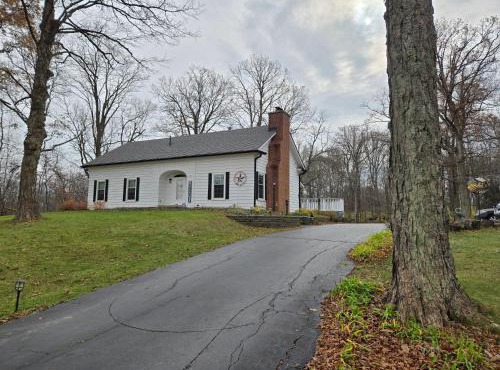 Large private retreat near Summit Lake in New Castle